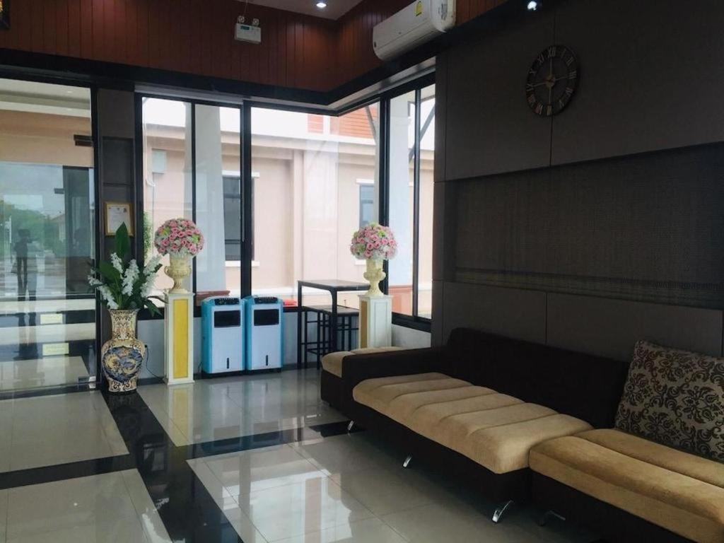 S-Tawan Hotel & Convention Махасаракхам Экстерьер фото