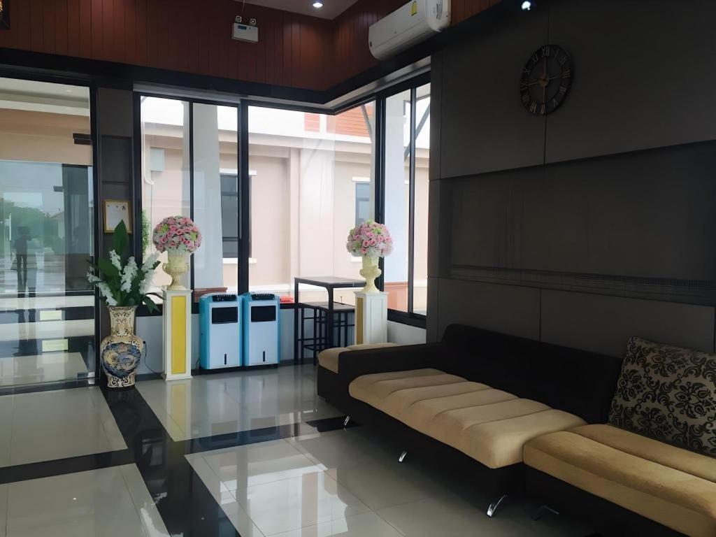 S-Tawan Hotel & Convention Махасаракхам Экстерьер фото